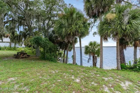 2210 Heron Drive Merritt Island FL 32952