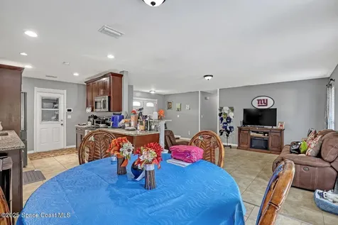 871 Dunkirk Avenue NW Palm Bay FL 32907