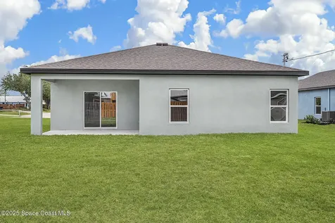 472 Oldenberg Street SW Palm Bay FL 32908