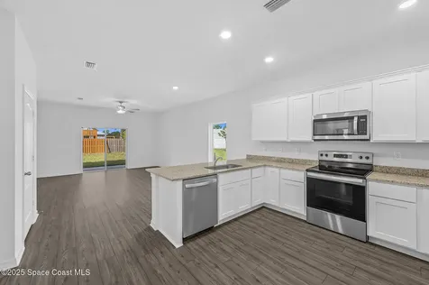 472 Oldenberg Street SW Palm Bay FL 32908