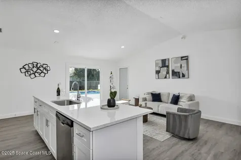 1099 Dusseldorf Avenue NW Palm Bay FL 32907
