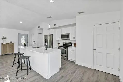1099 Dusseldorf Avenue NW Palm Bay FL 32907