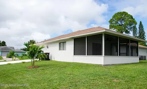 1095 Lynbrook Street NW Palm Bay FL 32907