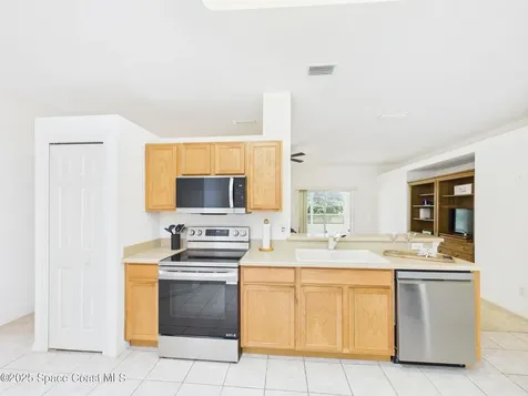 826 Riviera Avenue Sebastian FL 32958