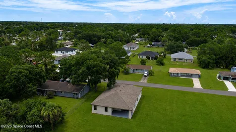 460 Grenadier Avenue NW Palm Bay FL 32907