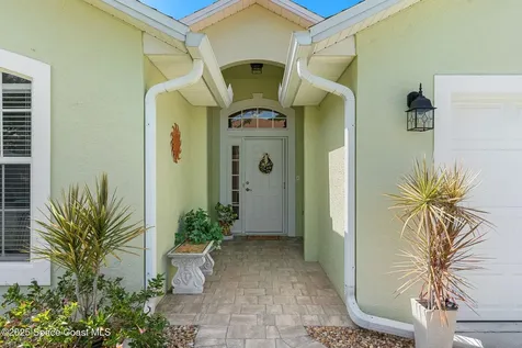 833 Tavernier Circle NE Palm Bay FL 32905