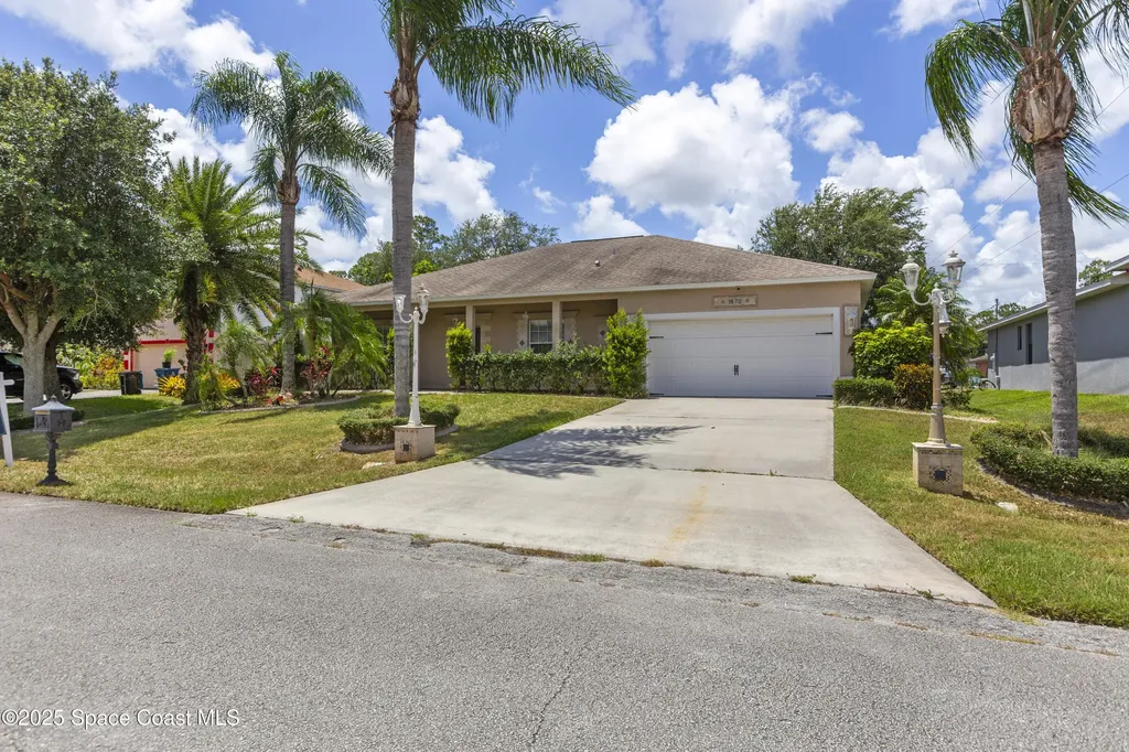 1870 Parrsboro Street NW Palm Bay FL 32907