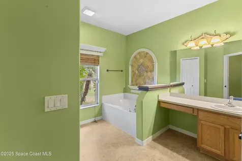 1870 Parrsboro Street NW Palm Bay FL 32907