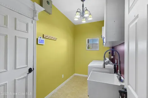 1870 Parrsboro Street NW Palm Bay FL 32907