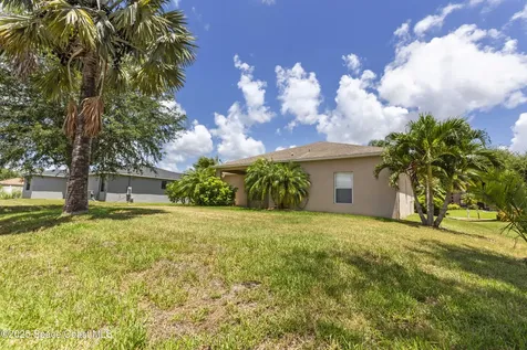 1870 Parrsboro Street NW Palm Bay FL 32907