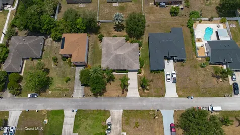 1870 Parrsboro Street NW Palm Bay FL 32907