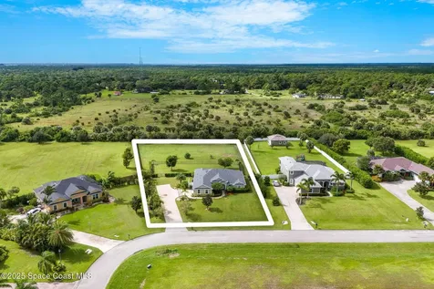 4009 Gardenwood Circle Grant FL 32949