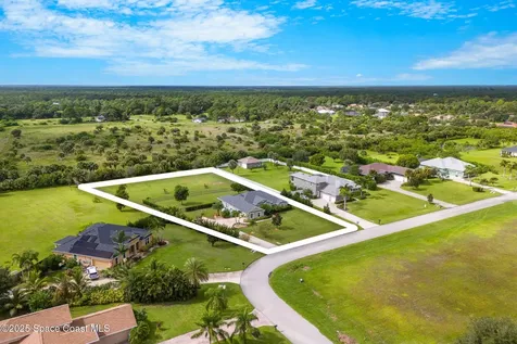 4009 Gardenwood Circle Grant FL 32949