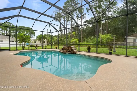 185 Dandridge Avenue NW Palm Bay FL 32907
