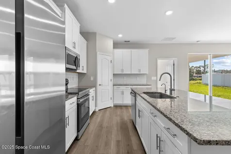 529 Tejon Avenue SW Palm Bay FL 32908