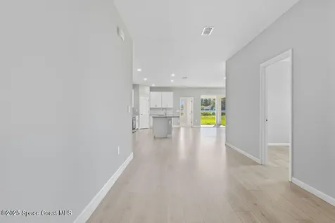 529 Tejon Avenue SW Palm Bay FL 32908