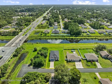 529 Tejon Avenue SW Palm Bay FL 32908