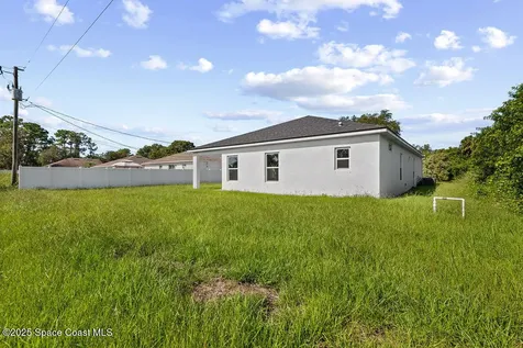 529 Tejon Avenue SW Palm Bay FL 32908