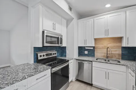 320 Avenida De La Vista Indialantic FL 32903