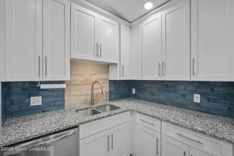 320 Avenida De La Vista Indialantic FL 32903