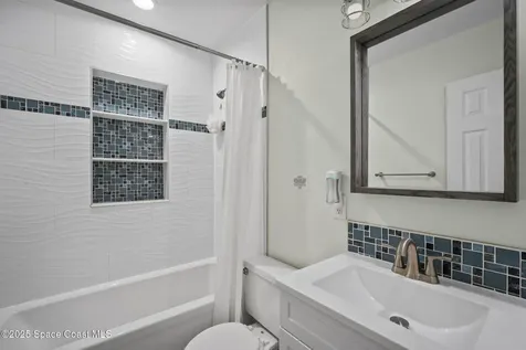 320 Avenida De La Vista Indialantic FL 32903