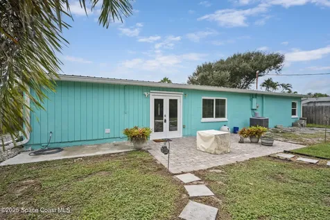 320 Avenida De La Vista Indialantic FL 32903