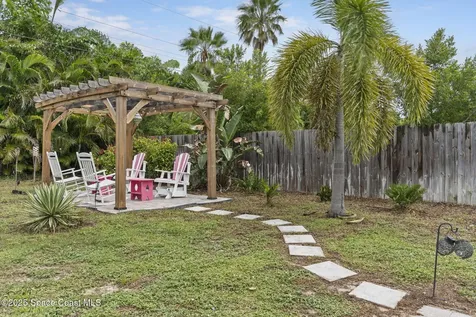 320 Avenida De La Vista Indialantic FL 32903
