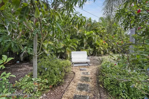 320 Avenida De La Vista Indialantic FL 32903