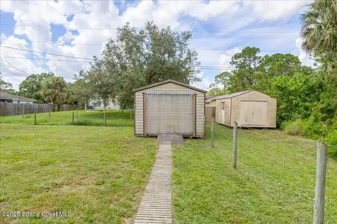 1076 Ivanhoe Street NW Palm Bay FL 32907