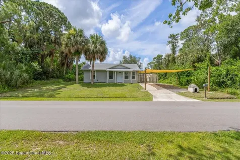 1076 Ivanhoe Street NW Palm Bay FL 32907