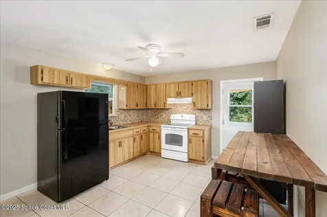 1076 Ivanhoe Street NW Palm Bay FL 32907