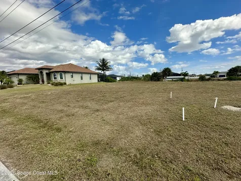 2513 Surfside Boulevard Cape Coral FL 33914