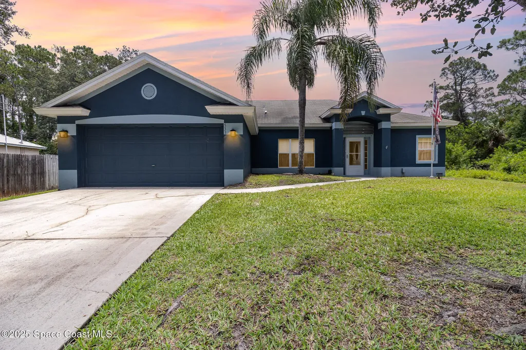 533 Holmes Avenue NW Palm Bay FL 32907