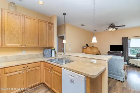 533 Holmes Avenue NW Palm Bay FL 32907