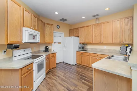 533 Holmes Avenue NW Palm Bay FL 32907