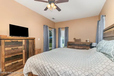 533 Holmes Avenue NW Palm Bay FL 32907