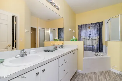 533 Holmes Avenue NW Palm Bay FL 32907