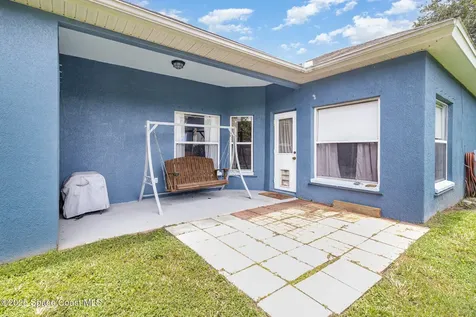 533 Holmes Avenue NW Palm Bay FL 32907