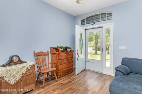 533 Holmes Avenue NW Palm Bay FL 32907