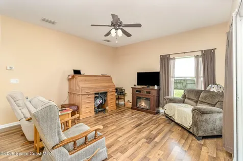 533 Holmes Avenue NW Palm Bay FL 32907