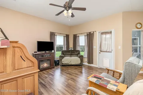 533 Holmes Avenue NW Palm Bay FL 32907