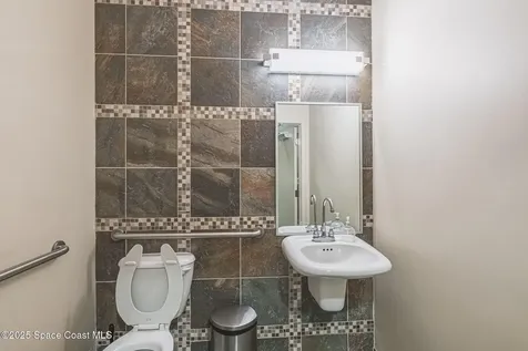 2015 Waverly Place Melbourne FL 32901