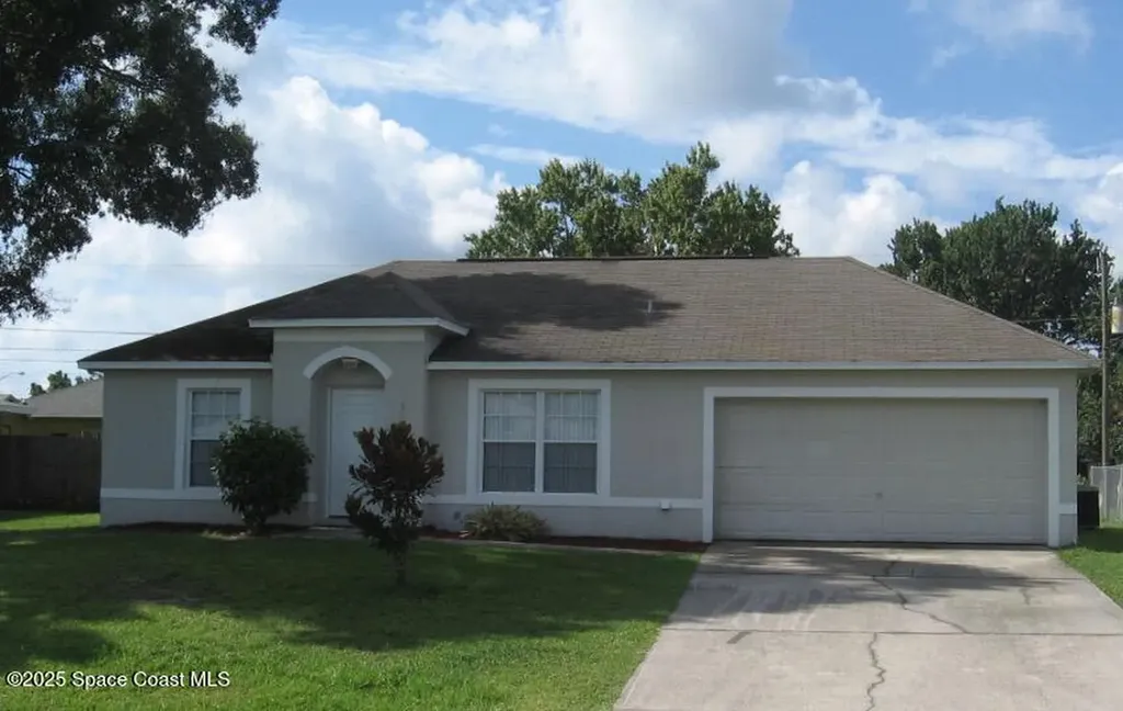 675 Fairhaven Street NE Palm Bay FL 32907