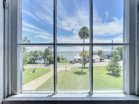 2811 Indian River Drive Cocoa FL 32922