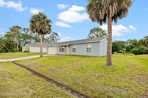 131 Carmelite Avenue NW Palm Bay FL 32907