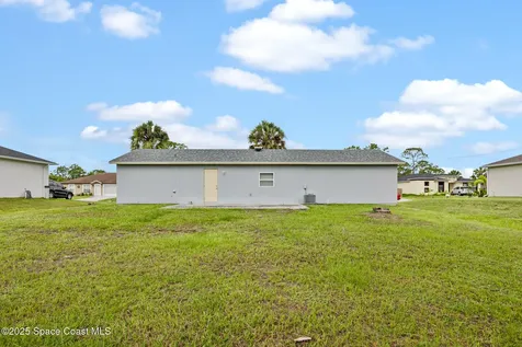 131 Carmelite Avenue NW Palm Bay FL 32907