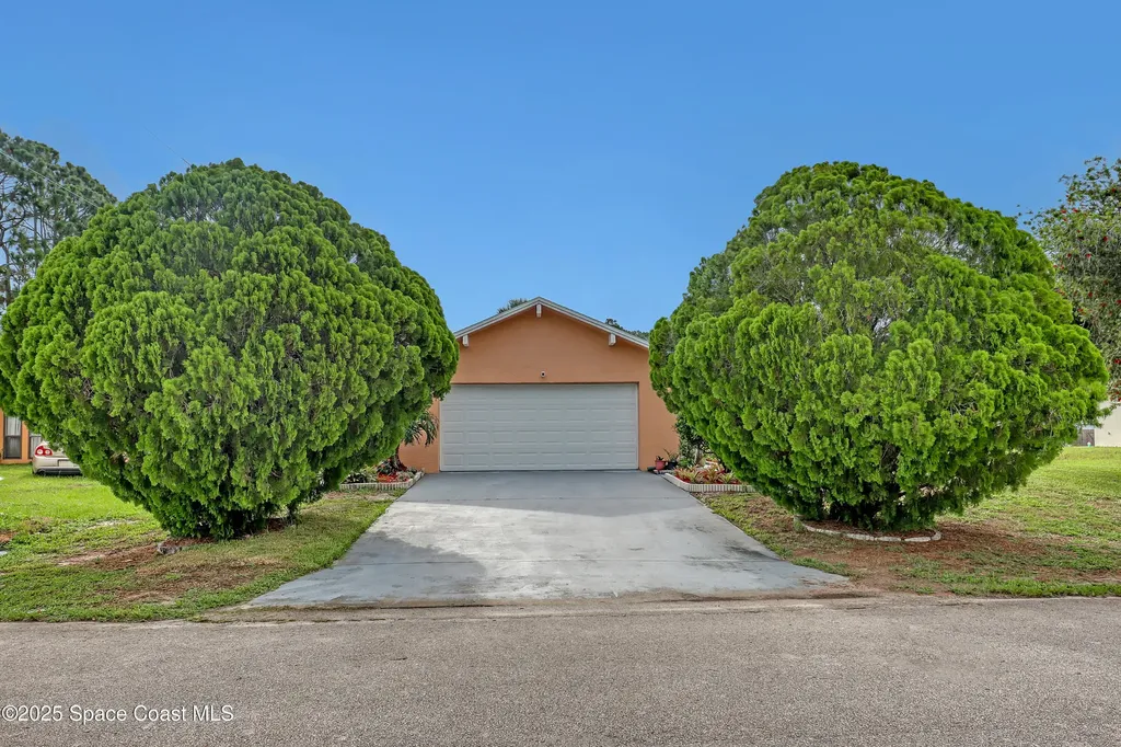1637 Kanabec Avenue NW Palm Bay FL 32907
