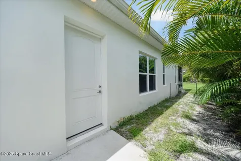 6190 Brabrook Avenue Grant FL 32949