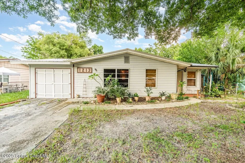 1213 Constantine Street Orlando FL 32825