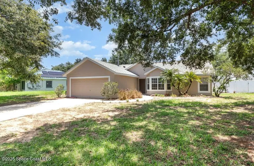 13206 Biscayne Drive Grand Island FL 32735